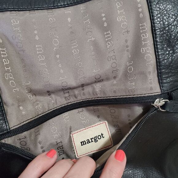 Margot black leather fold over crossbody flat shape - Picture 6 of 8